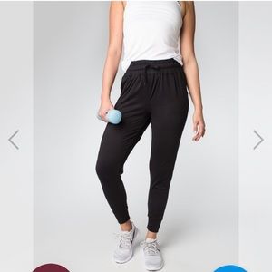 Senita medium black joggers